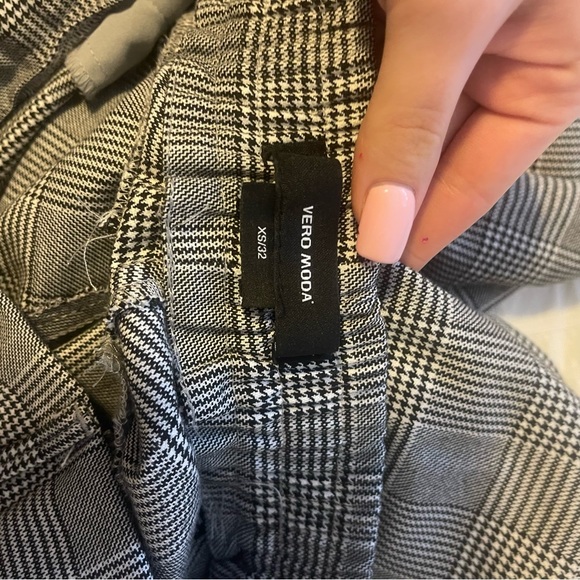 Vero moda dress pants size xs/32 sophisticated plaid print - Picture 2 of 3